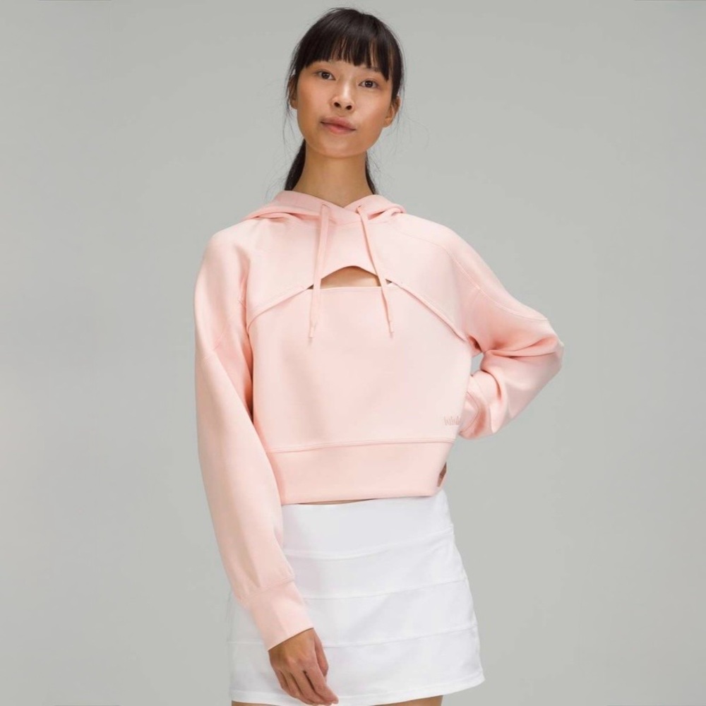 Lululemon // Get Centred Crop Hoodie // Pink Mist